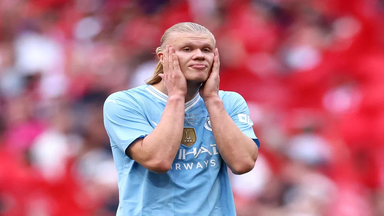 احتراق حافلة جماهير مانشستر سيتي على الطريق السريع يثير ذعراً واسعاً بين المشجعين